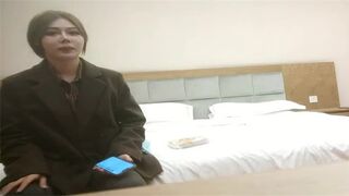 约操网红外围女掏出JB就让妹子吸