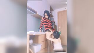 男扮女装诱骗良家小女孩说自己是拉拉结果脱掉内裤露出大屌